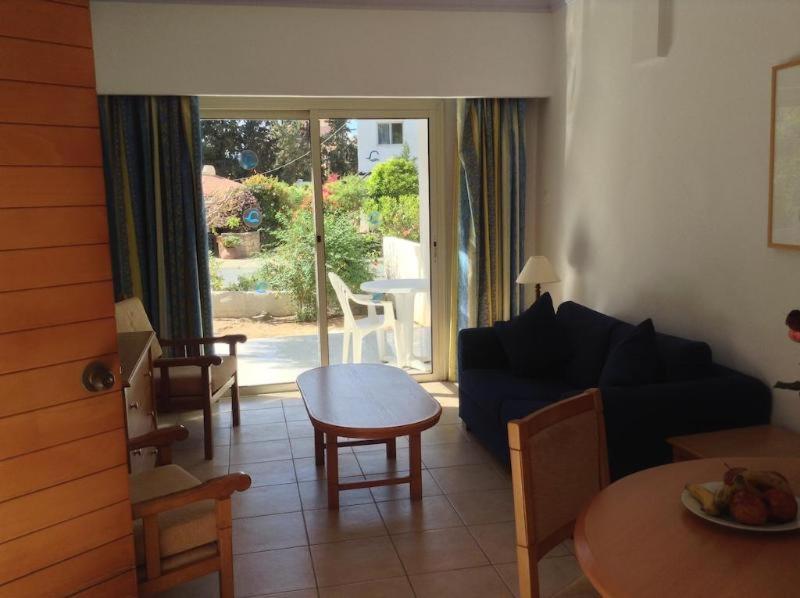 Paphos Gardens Apartment Номер фото