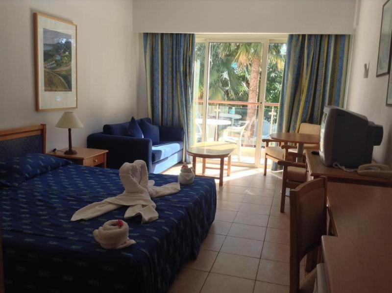 Paphos Gardens Apartment Номер фото